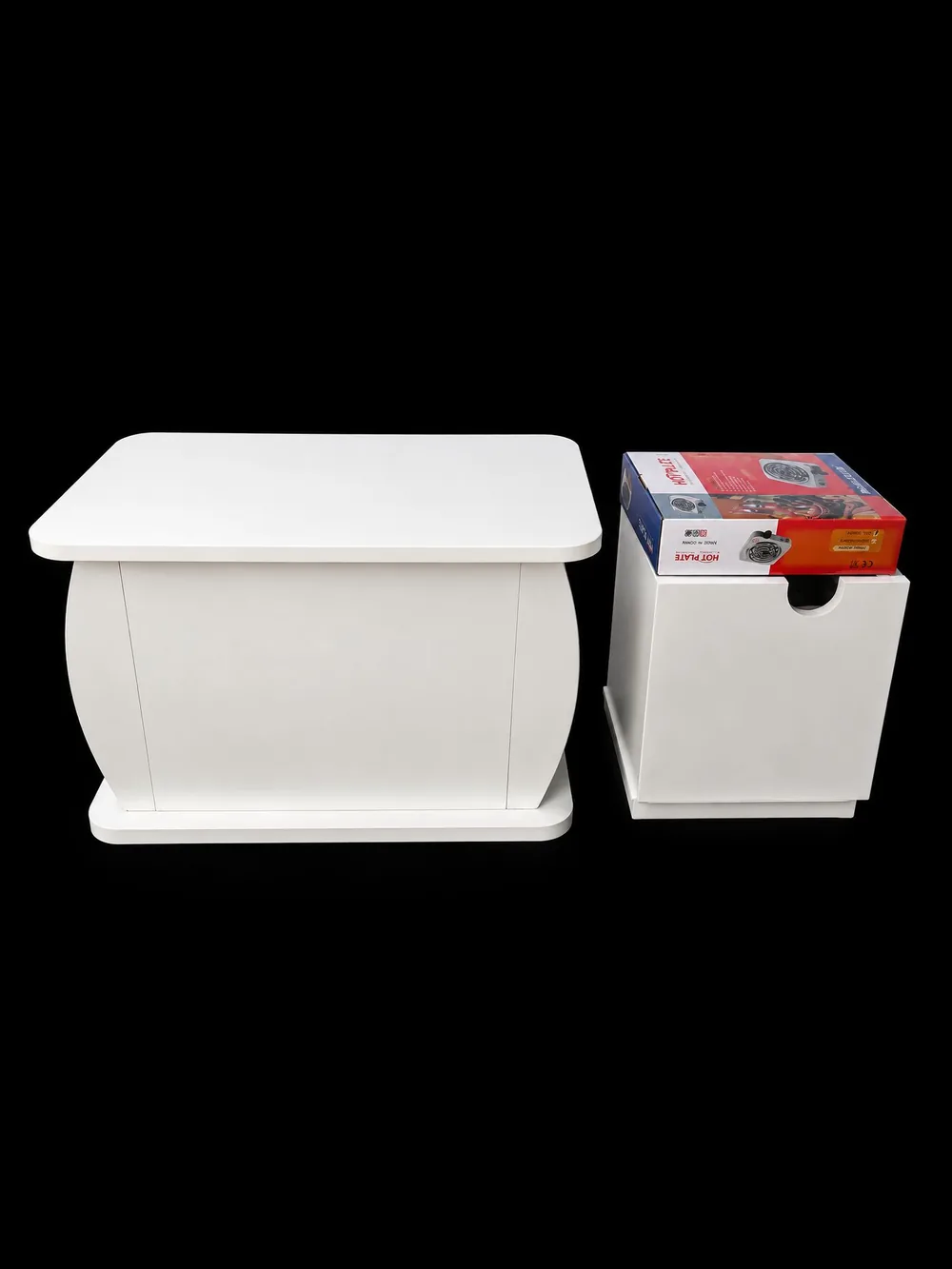 White lacquered rekebot with a barrel-sided body and rounded top